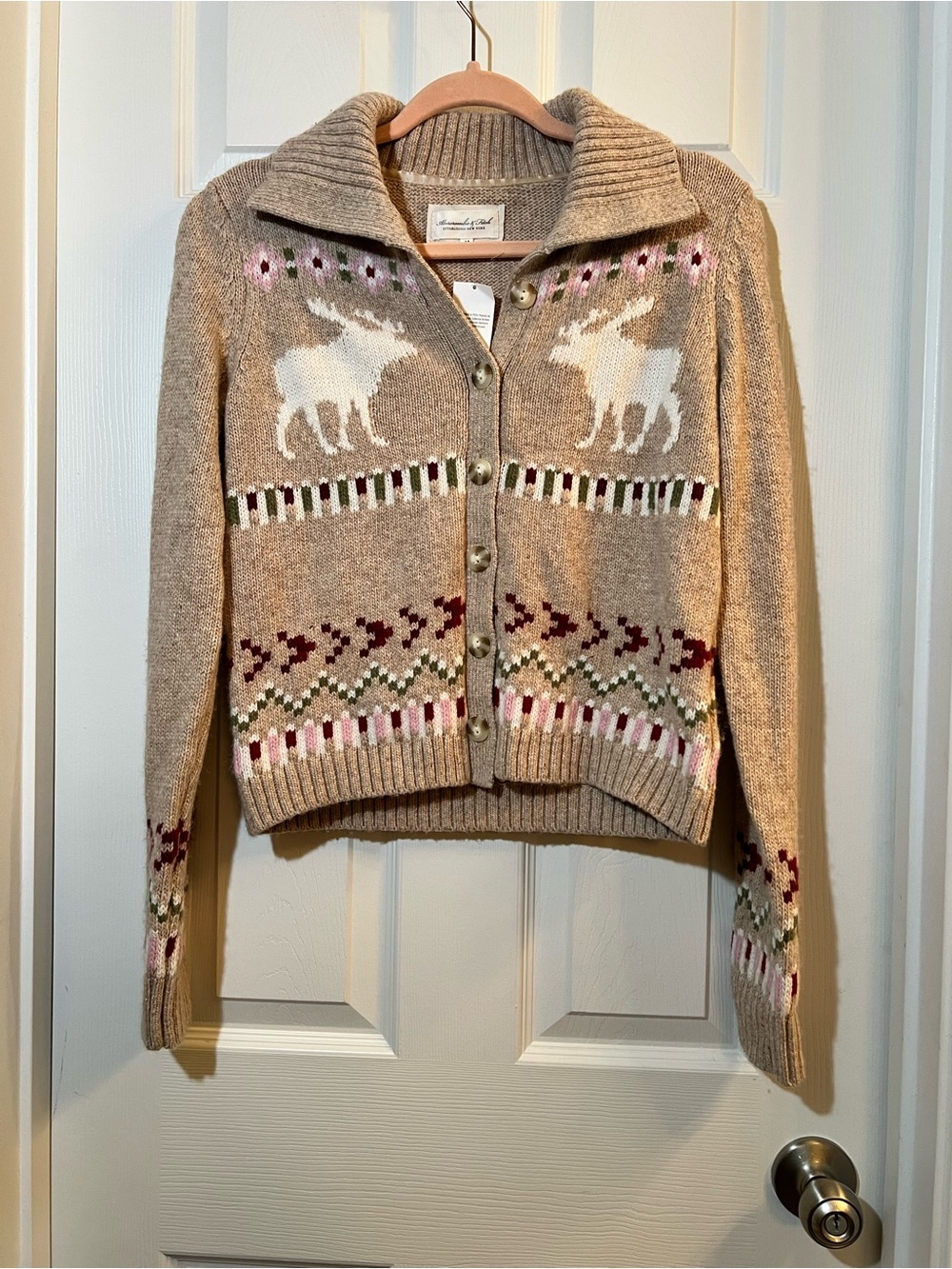 🦋 NWT Abercrombie & Fitch Beige Moose Intarsia Button-Front Cardigan size medium
